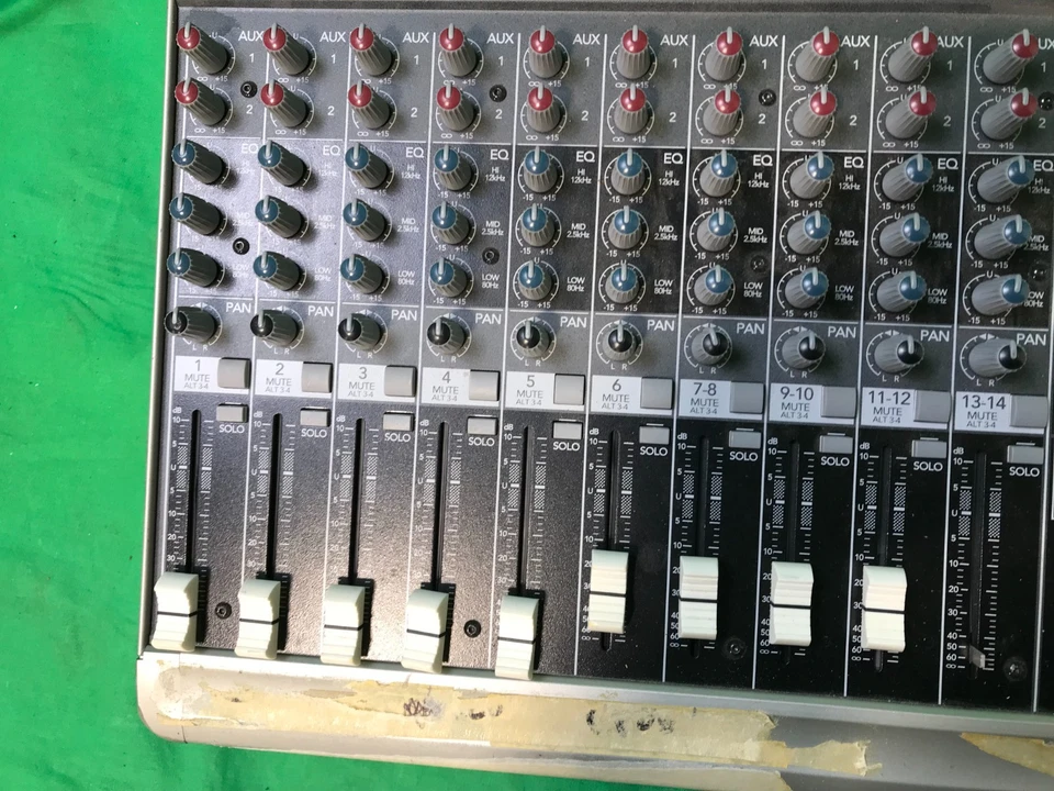 Mackie 1402VLZ3 14-channel PREMIUM MIC/LINE MIXER ** - Image 3 of 4