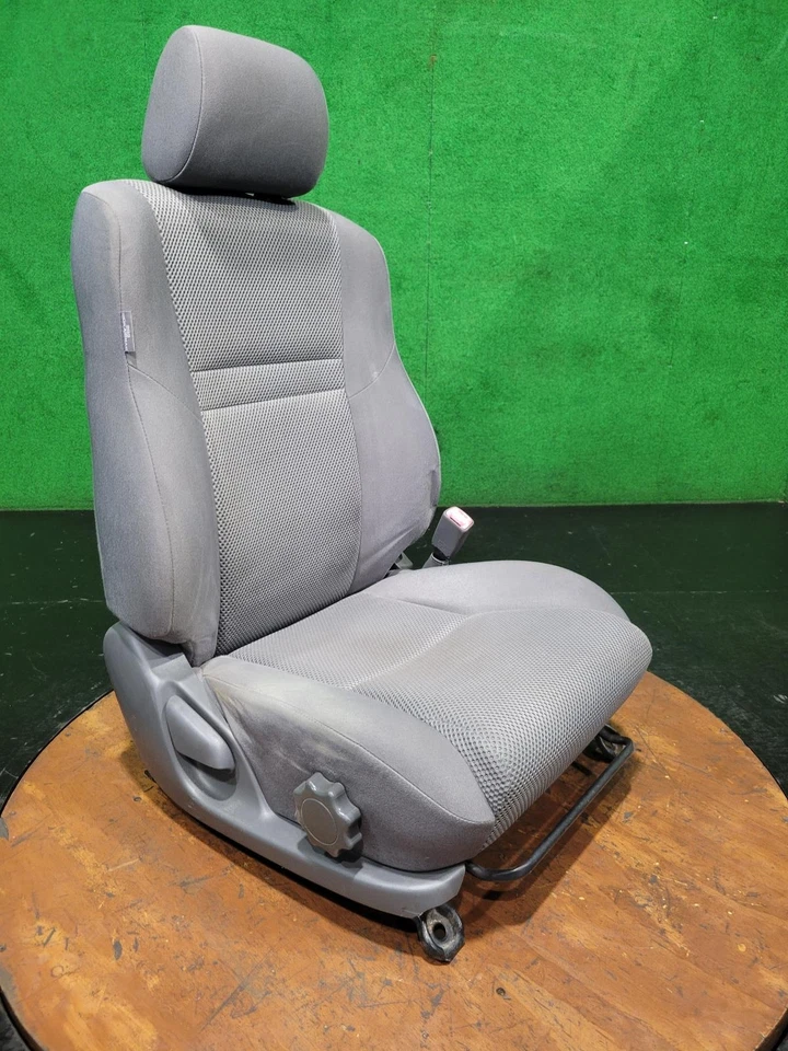 TOYOTA HILUX FRONT SEAT RH FRONT, SR5, CLOTH, GREY, TRIM CODE HD10, W/ AIRBAG TY - image 2 of 4