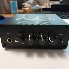 GUITAR SOUND SYSTEMS GH100 MINI AMP. ONLY 120 x 120 x 45 mm  450 g + POWER LEAD