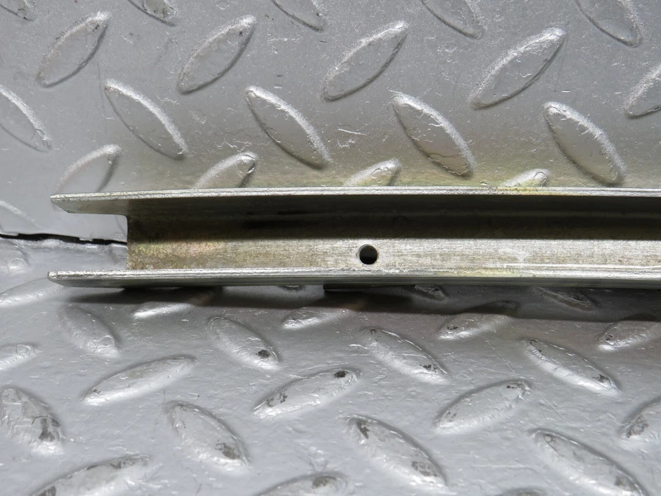 �39908♂ Mercedes-Benz R107 350SL cupé puerta derecha canal ventana Foto 2 de 4