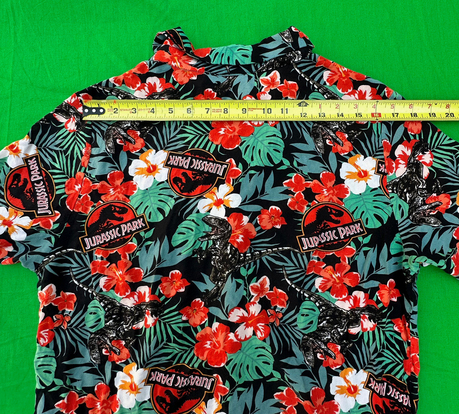 Jurassic World Jurassic Park Men's Button Up Shirt Size L. image 5
