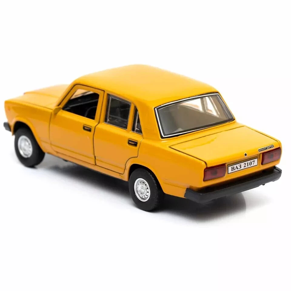 IndependentCompスペシャルエディションコレクション40Years VAZ 2107 Metal Model Diecast Car Scale, Collectible Toy, Yellow