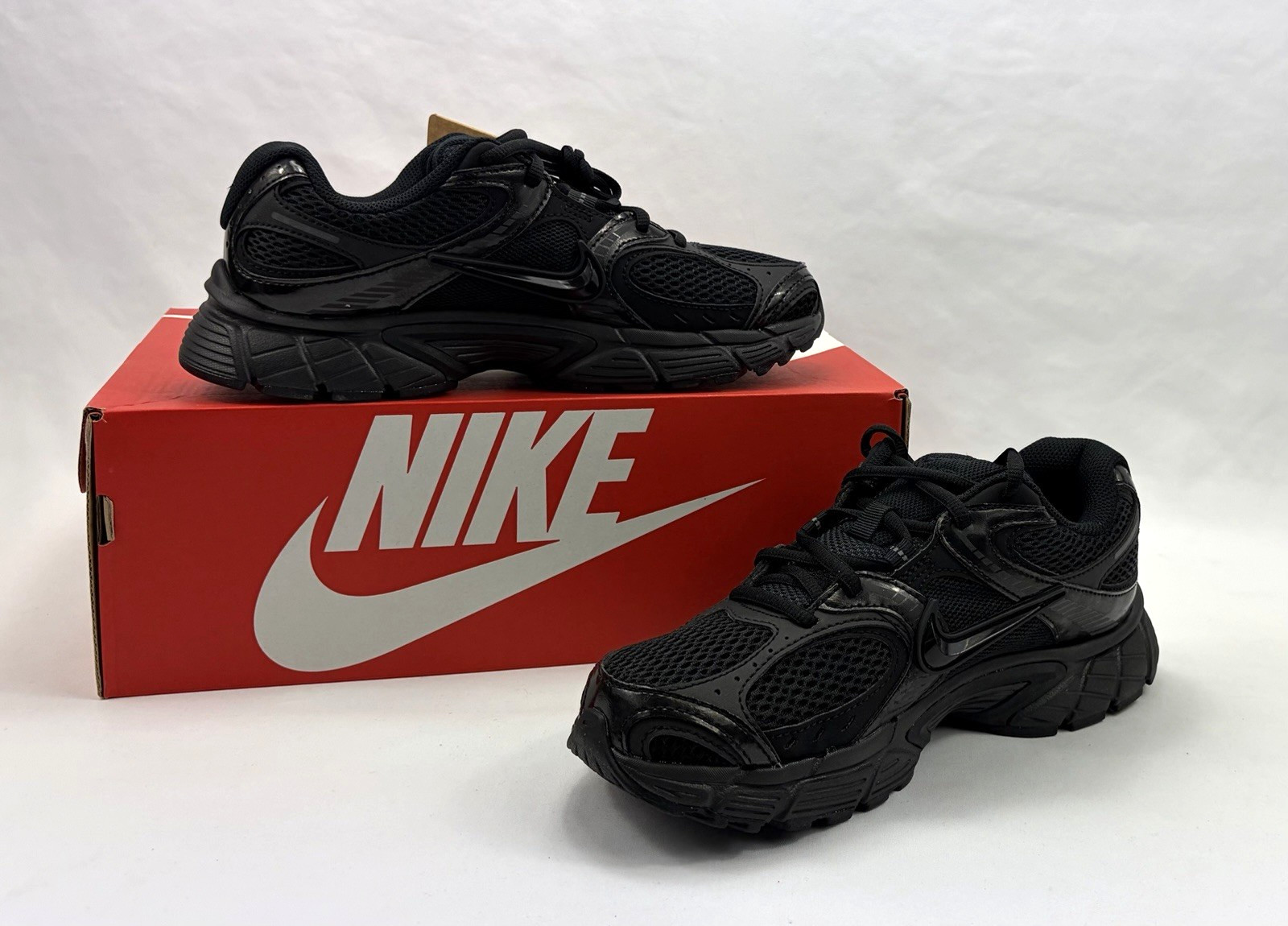 Nike V5 RNR HQ7901-001 Athletic Sneaker Shoes All Black Sz W