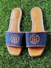 Sandalia Tommy Hilfiger Plana Deslizable Azul Marino/Marrón Con Costuras Talla 9