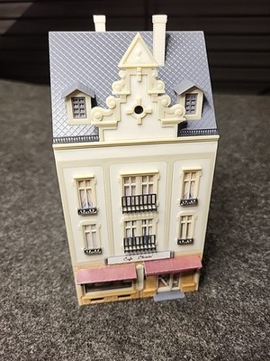 Faller HO 232386 Row House  Beethovenstrasse Christin Cafe/ Book Store Built