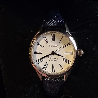 SEIKO PRESAGE デイト レディース 腕時計 黒文字盤 Seiko Presage Automatic Ladies Watch White Enamel Dial 34.3mm
