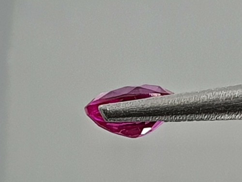 0.53 ct VS NATURAL HEATED BURMA RUBY 4.0 X 5.2 X 2.9 MM Loose Gemstone. - Picture 3 of 8