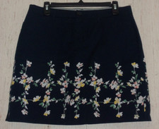 EXCELLENT WOMENS Croft  Barrow STRETCH NAVY BLUE W/ FLORAL SKORT SIZE 10