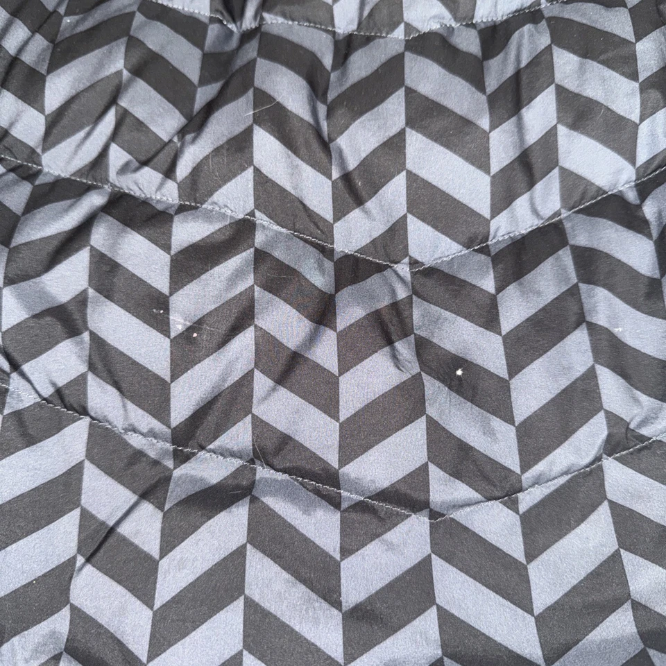 Ivivva Lululemon 羽绒服女孩大号双面 Puffer 温暖冬季 — 第 4/4 张图片