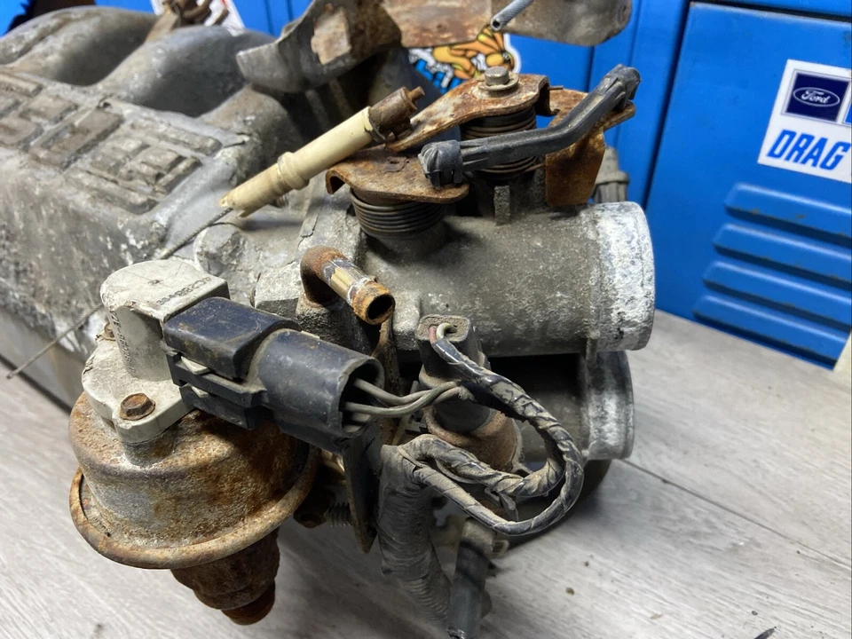 Ford F150 F250 F350 1985-1993 5,0 L 302 colector de admisión superior OEM V8 302 admisión Foto 3 de 4