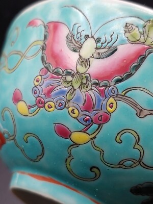 清代粉彩瓷松石绿蝶恋花碗 Antique Chinese Qianlong Mark Famille