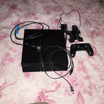 Sony PlayStation 4 PS4 500GB Black NTSC-U/C 1080p w/ Controller Dock Cables