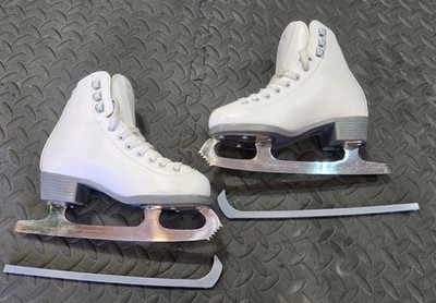  Riedell Pearl Model 14W (Girls Size 2) Ice Skates, Eclipse Luna Blades    