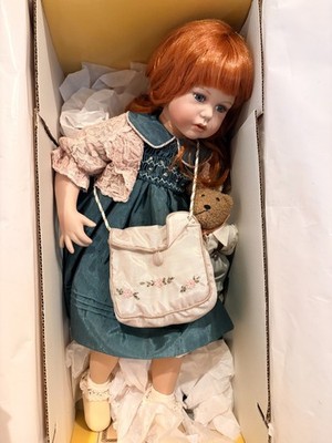 Seymour Mann Doll Signature Series Collection 385/1200 J.C. Lee Artist