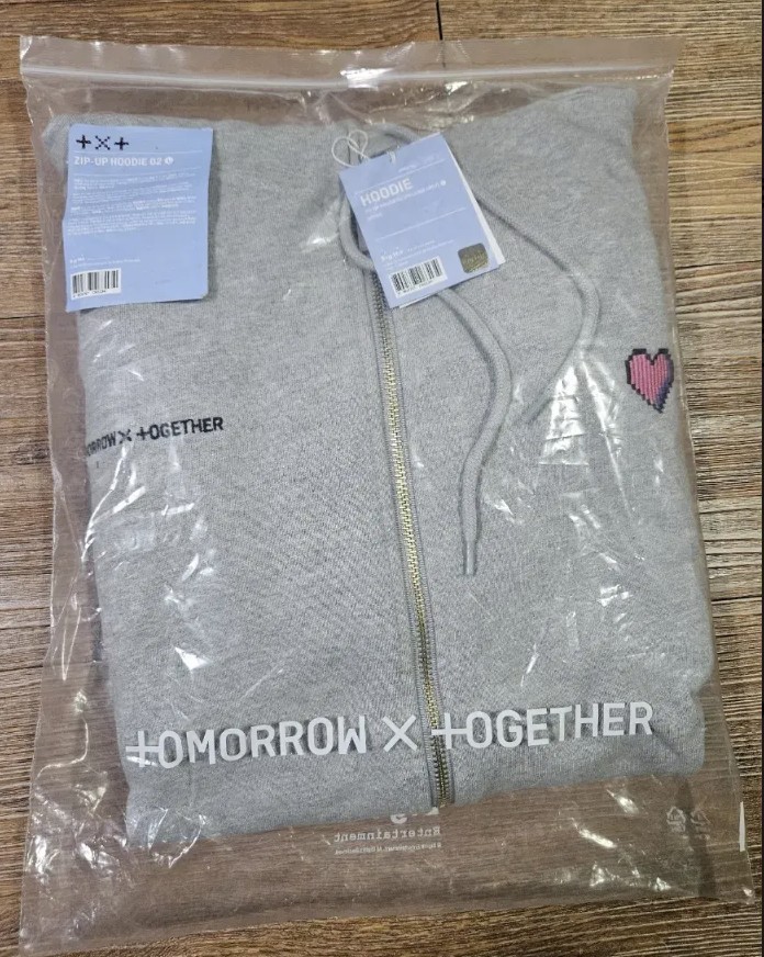 TXT MERCH HOODIE ZIP UP SIZE L | eBay