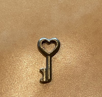 Kleines Herz Schlüssel Halskette Anhänger Schlüssel Liebe Geschenk Schloss lose neu kleiner Charm gold
