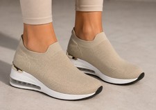 Steve Madden Zapatillas Sin Cordones Beige con Acento Dorado - Nuevas Sin Caja Talla 8