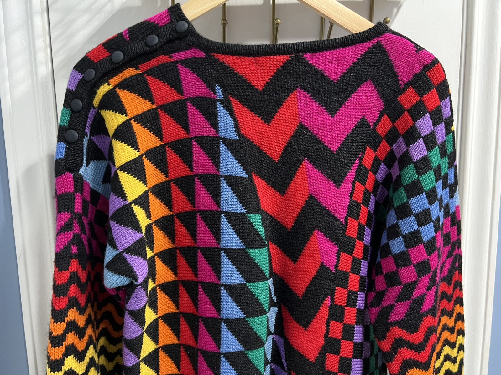 IB Diffusion Sz M Geometric Pattern 80s Awesome R… - image 10