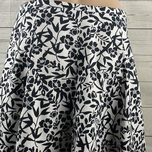 Hillard & Hanson Skirt Women's Size 10 Black White Floral Flared Knee Length - Picture 10 of 12