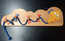 Kindergarderobe Holz Selecta Drache ca 66x22x5cm gebraucht