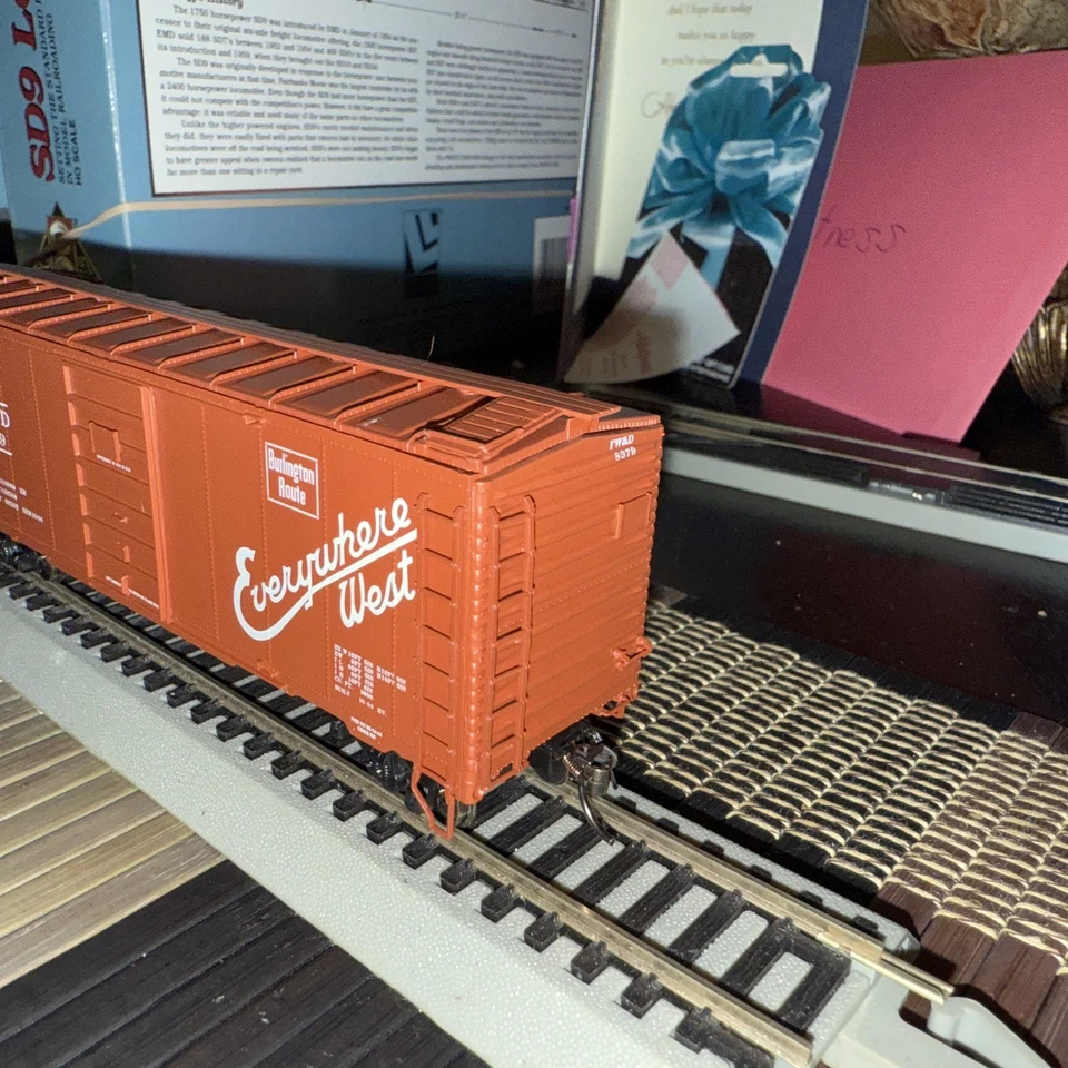 INTERMOUNTAIN HO SCALE #45809-11 10'6" HIGH AAR BOX CAR Fort Worth in Denver - Image 3 of 4