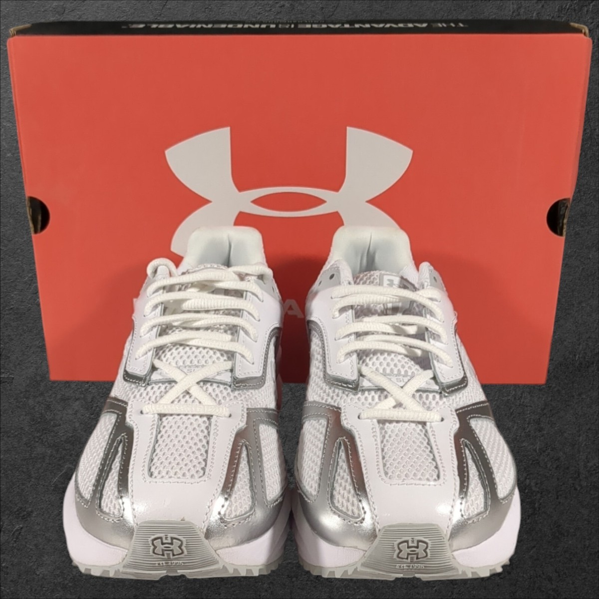 中古美品　HOVRスタンド Running shoes Under Armour UA W HOVR Infinite 5