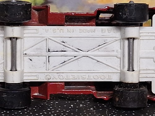 Giocattolo vintage Tootsie piccolo camion rosso S-62 - Foto 7 di 8