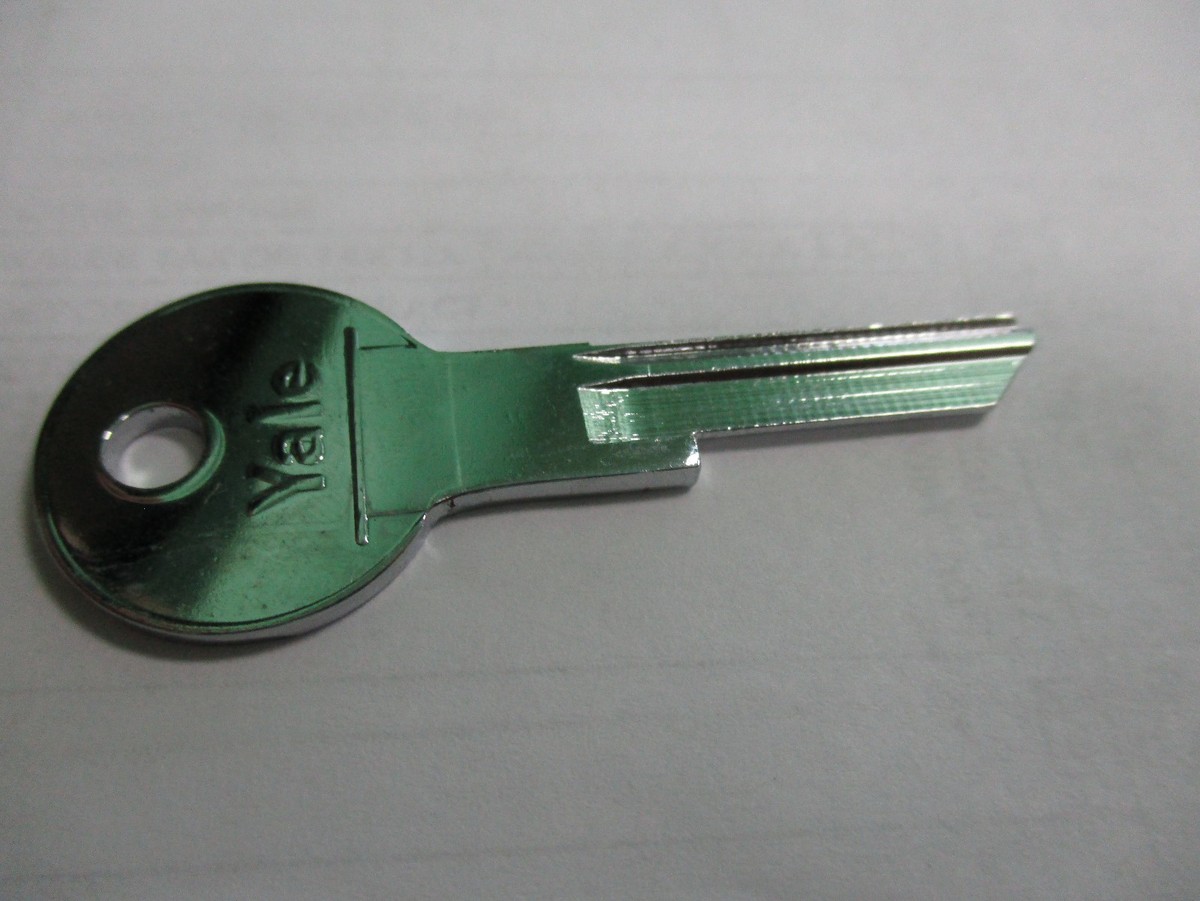 Rolls-Royce & Bentley NOS original YALE key blank UB70981 or