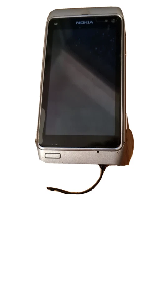 Nokia N8 color argento usato - con Cover , tutti gli accessori come nuovi - Immagine 2 di 4