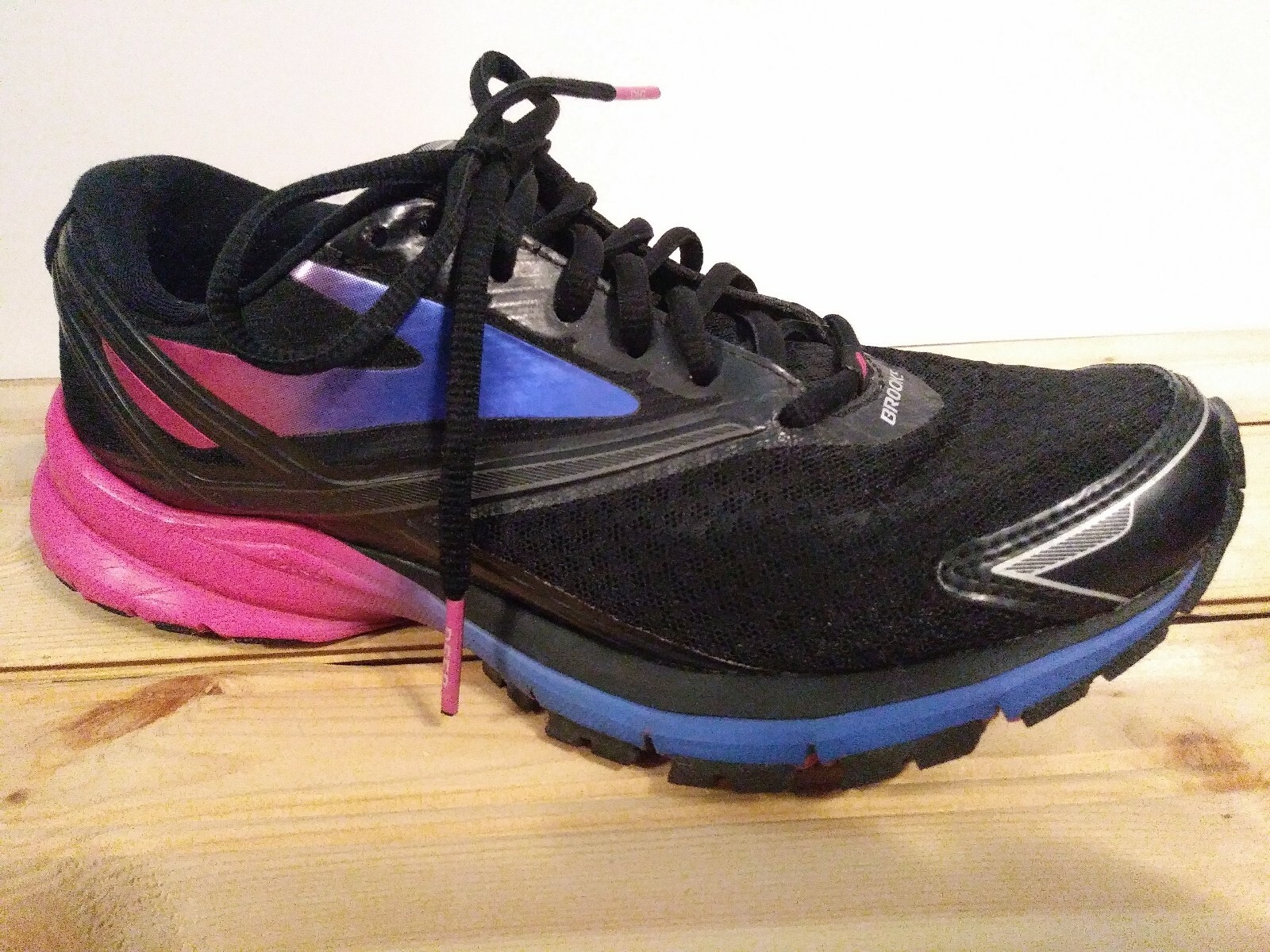 pink brooks running shoes