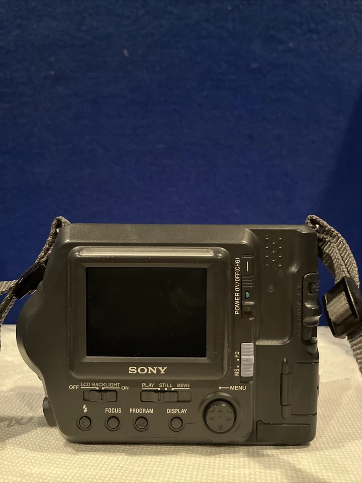 Sony MVC-FD200 Floppy Disk Camera - 2.0MP Compact Digital - Silver - Image 2 of 4