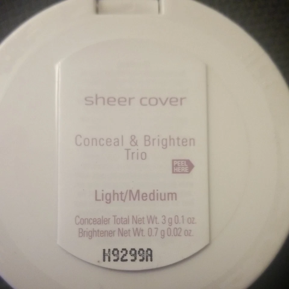 CAPA TRANSPARENTE Conceal & Brighten TRIO Corretivo LUZ/MÉDIO Tamanho Completo NOVO Selado - Imagem 2 de 4