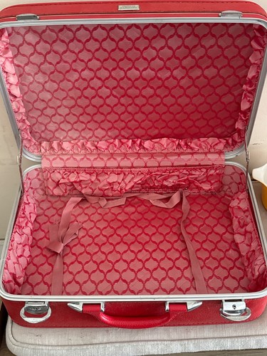 Vintage Mid Century AMELIA EARHART Red Suitcase / Luggage NO Key *SEE PICTURES*
