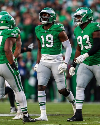 Josh Sweat Kelly Green Scream Philadelphia Eagles 8x10 NFL Football Photo