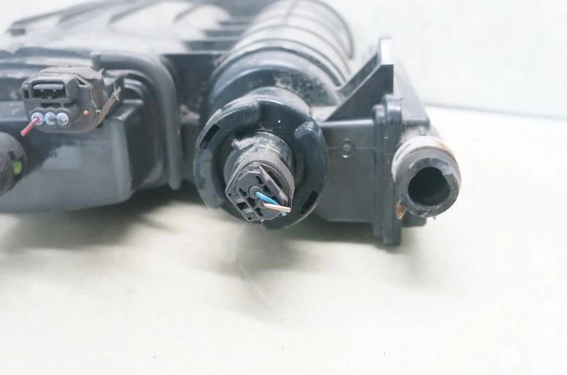 Mazda 6 2016 bote de emisiones de evaporador de vapor de combustible PY1F-13-96Z fabricante original Foto 3 de 4