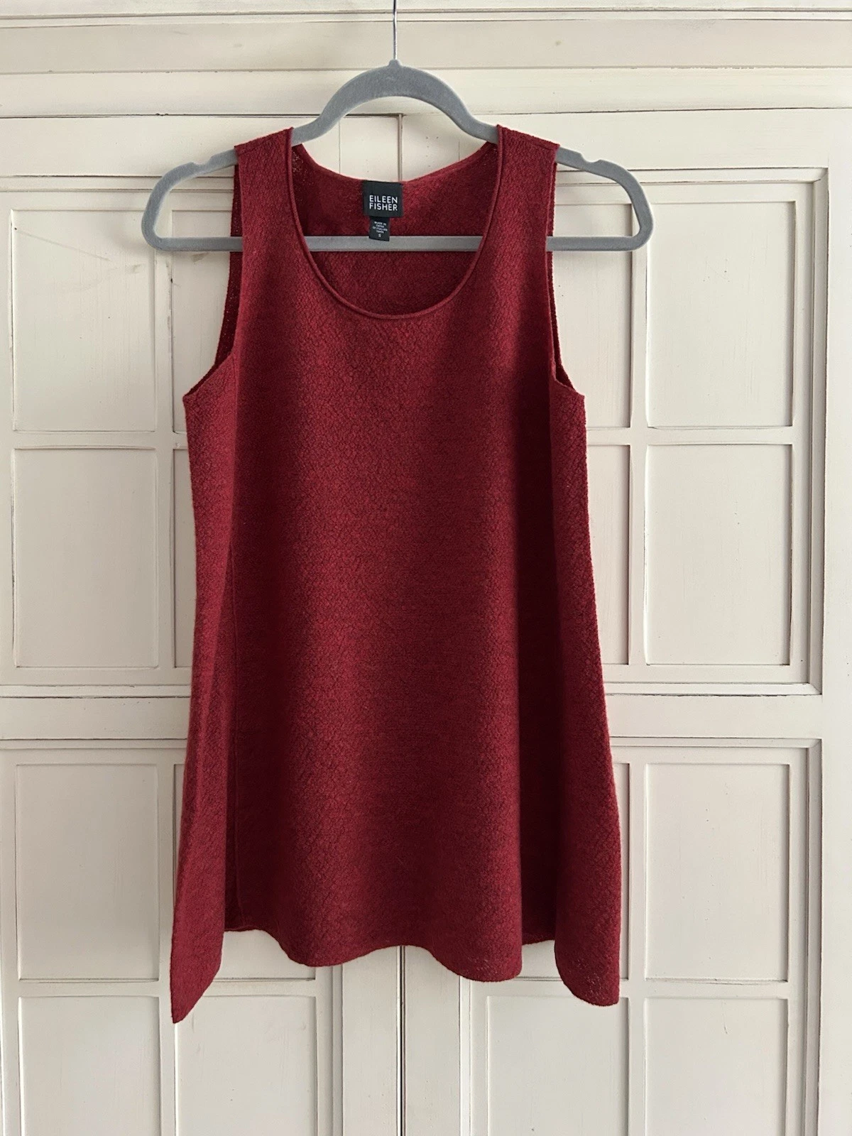 Eileen Fisher-100% Red Texture Wool-round Neck-Sleeveless-base layer-Top-Sz.S
Opens in a new window