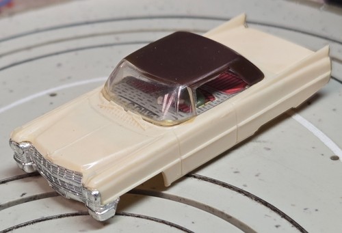 Cadillac Faller AMS – Échelle HO – Beige Avec Feu Rouge – Moteur Fonctionnant – Slot Car Vintage