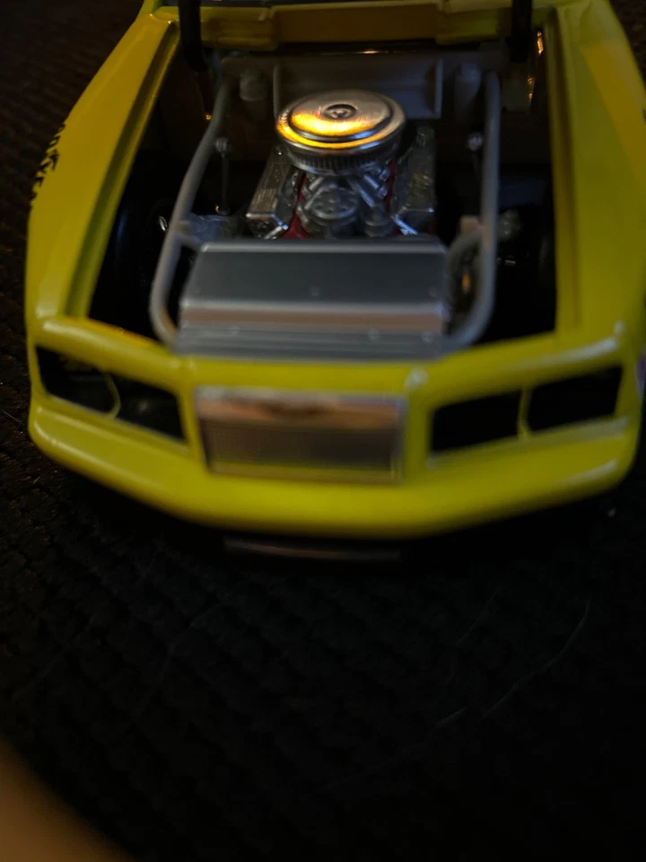 Alan Kulwicki #35 Quincy's Steak House 1986 Thunderbird Action Foto 4 de 4