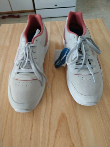 New Pair of men's reebok classic size 