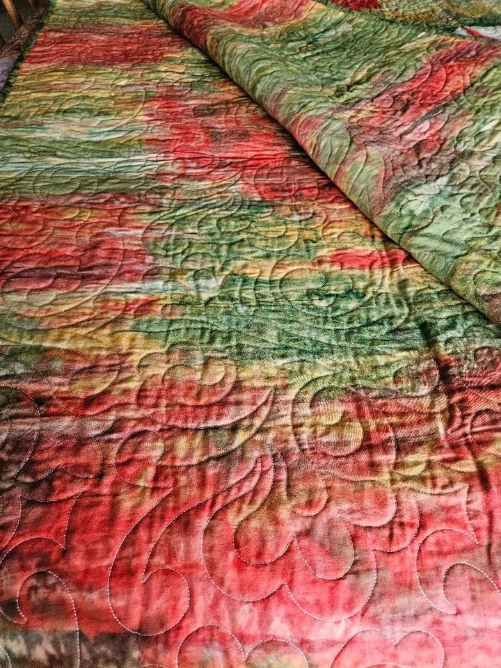 Edredón Batik 104 x 104 hecho a mano con fundas de almohada en coral, verde y dorado Foto 4 de 4