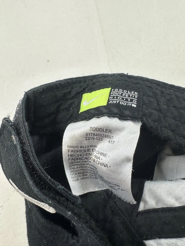 Gorra de béisbol Nike para niños pequeños talla única ajustable negra Foto 3 de 3