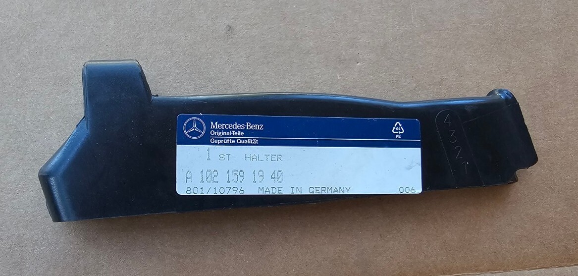New Old Stock Mercedes W123 W201 2.3 Ignition Cable Bracket Cover 