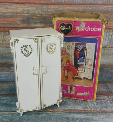 sindy wardrobe