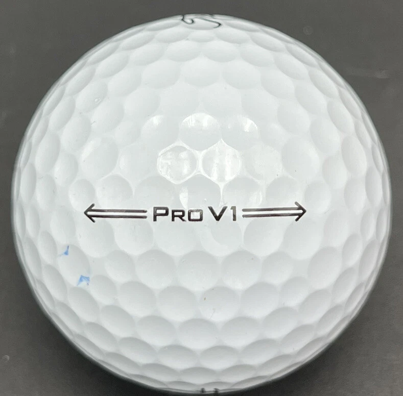 Pelota de golf con logotipo marrón rubí (1) Titleist Pro V1 usada Foto 4 de 4