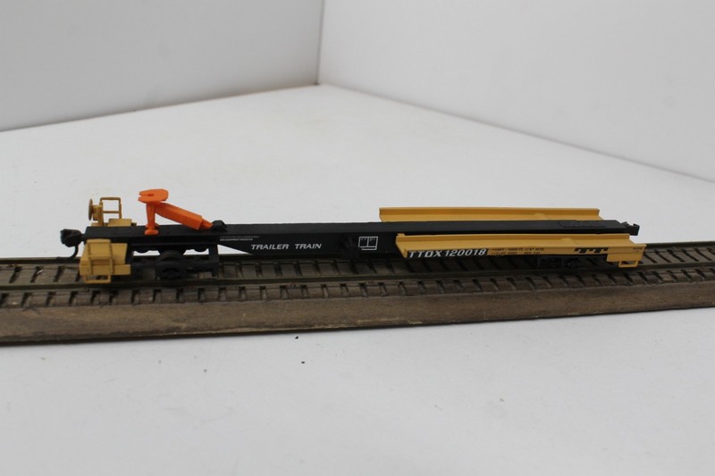 Walthers 932-3981 HO Scale Front Runner Intermodal Car TTUX 120018 Trailer Train