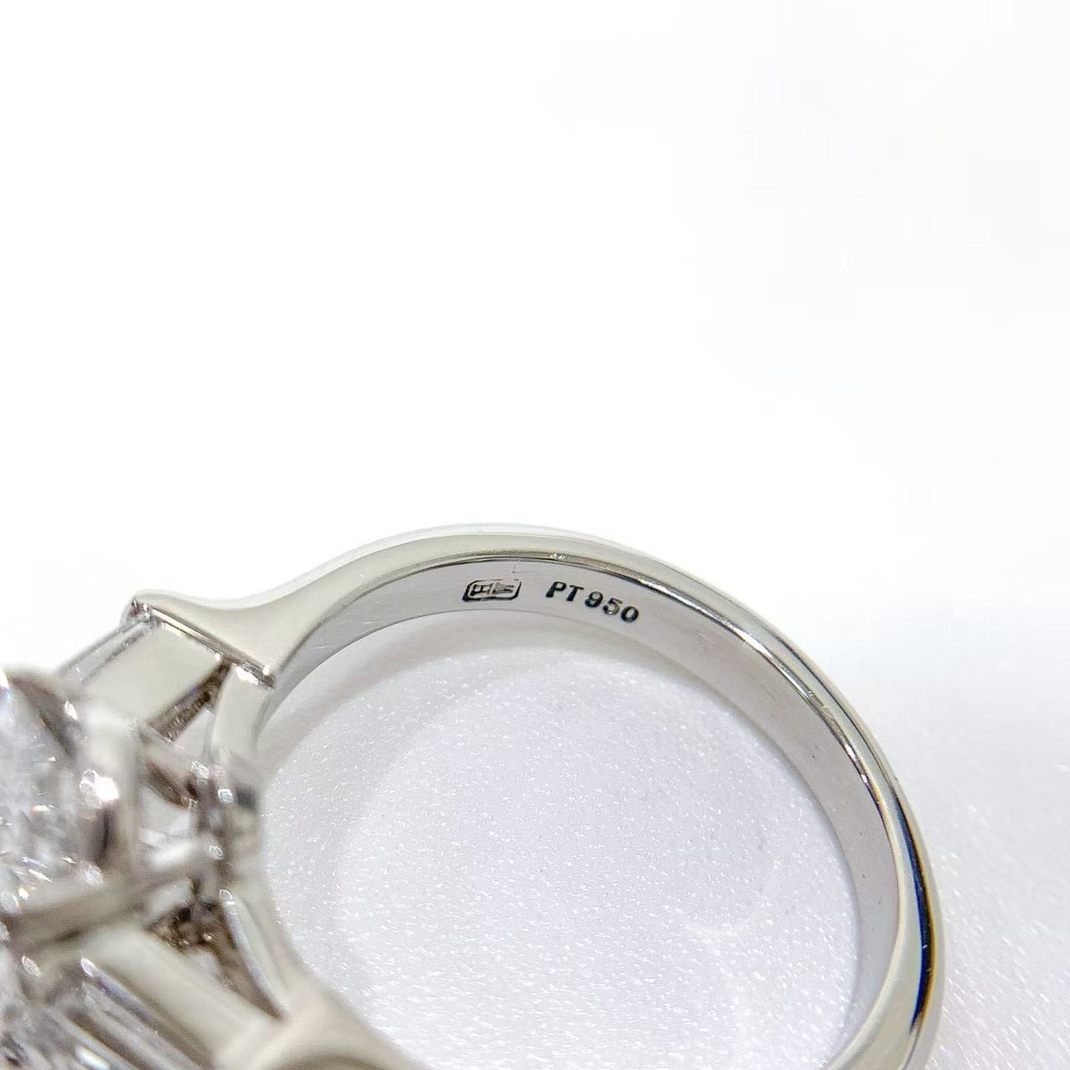 HARRY WINSTON Oval Shape Classic Ring Platinum US#3-3/4 P0085123 View 5