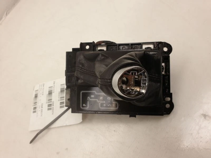 Toyota Tacoma SR5 2019 doble cabina transmisión automática bisel de cambio  Foto 2 de 4