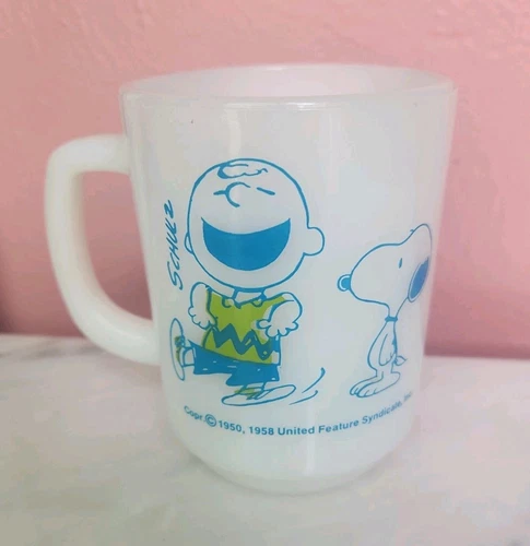 VINTAGE ANCHOR HOCKING FIRE KING PEANUTS CHARLIE BROWN SNOOPY MUG USA #36