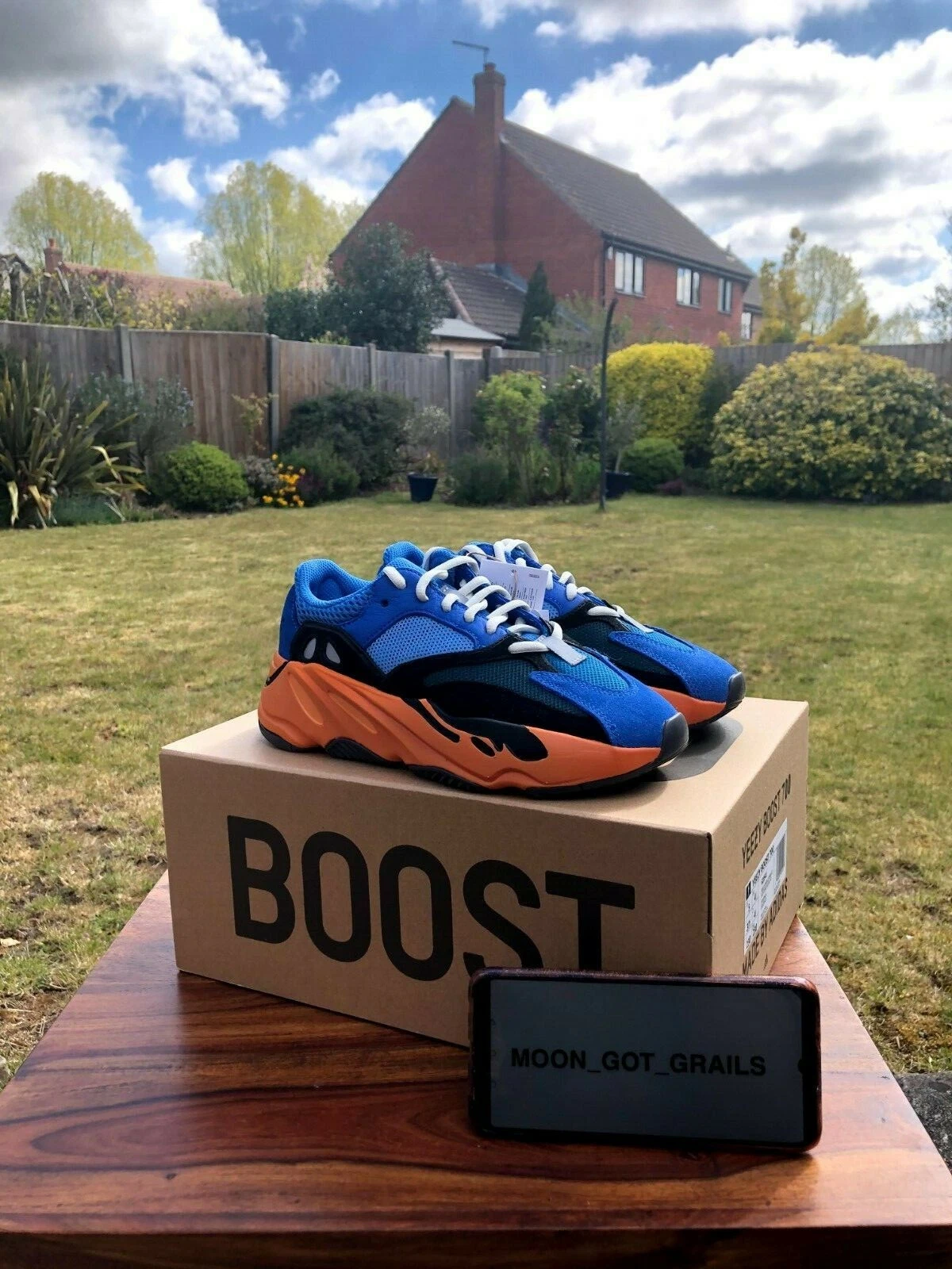 Adidas Yeezy Boost 700 V1 blu brillante UK 4.5 US 5 nuove con scatola