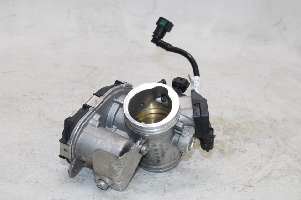 18-19 KTM 390 DUKE OEM INYECTORES DE COMBUSTIBLE PRINCIPALES / CUERPOS DEL ACELERADOR Foto 3 de 4